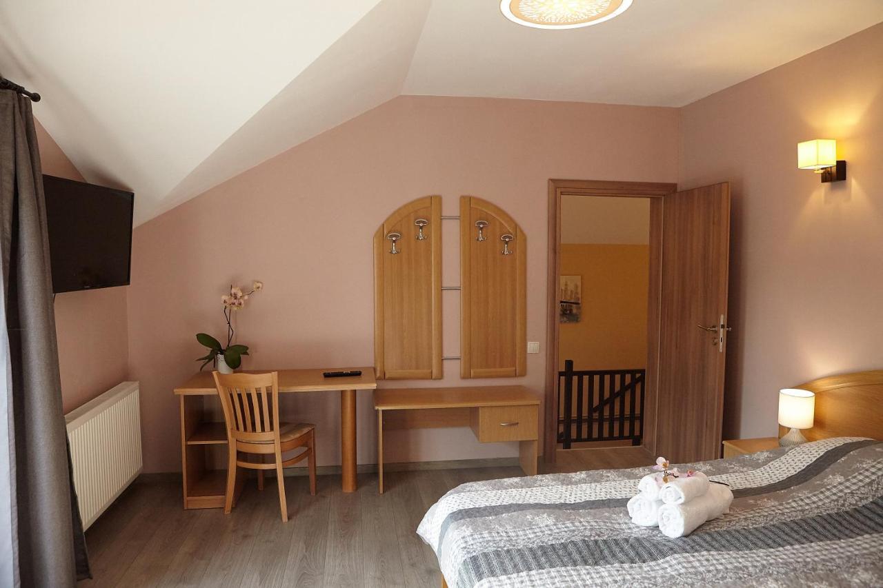 Apartament Rozelor Brasov Exterior photo