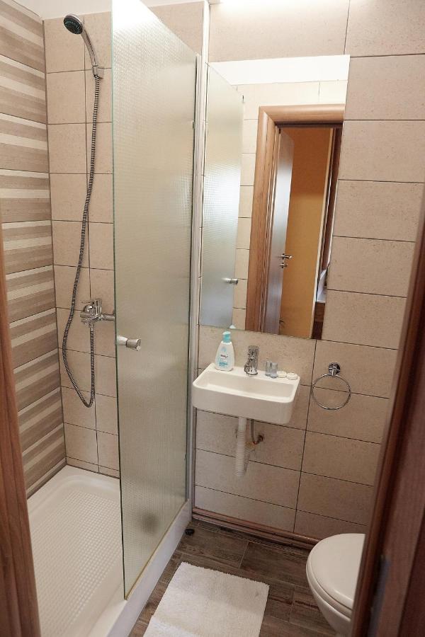 Apartament Rozelor Brasov Exterior photo